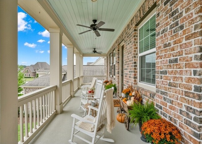 Building Photo - 2331 Bottlebrush Ln