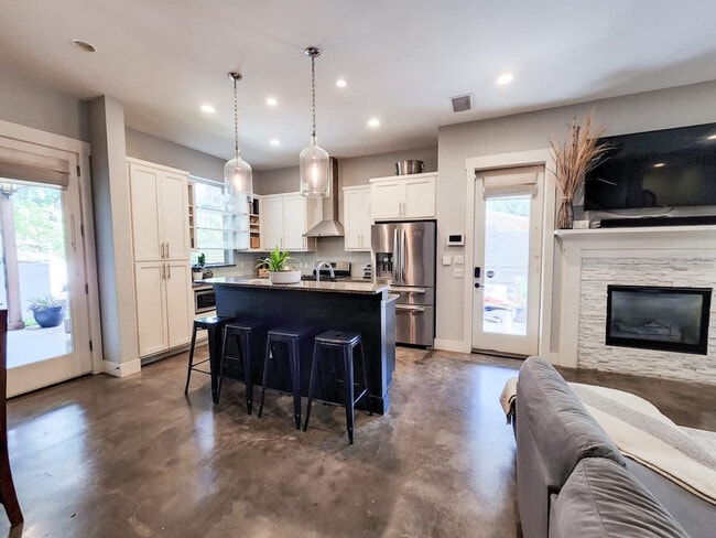 Building Photo - 803B Dawson Rd