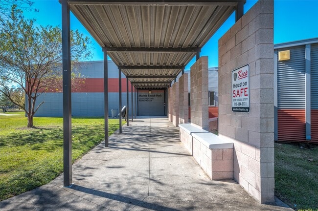 Building Photo - 1722 Redwing Bluff Dr