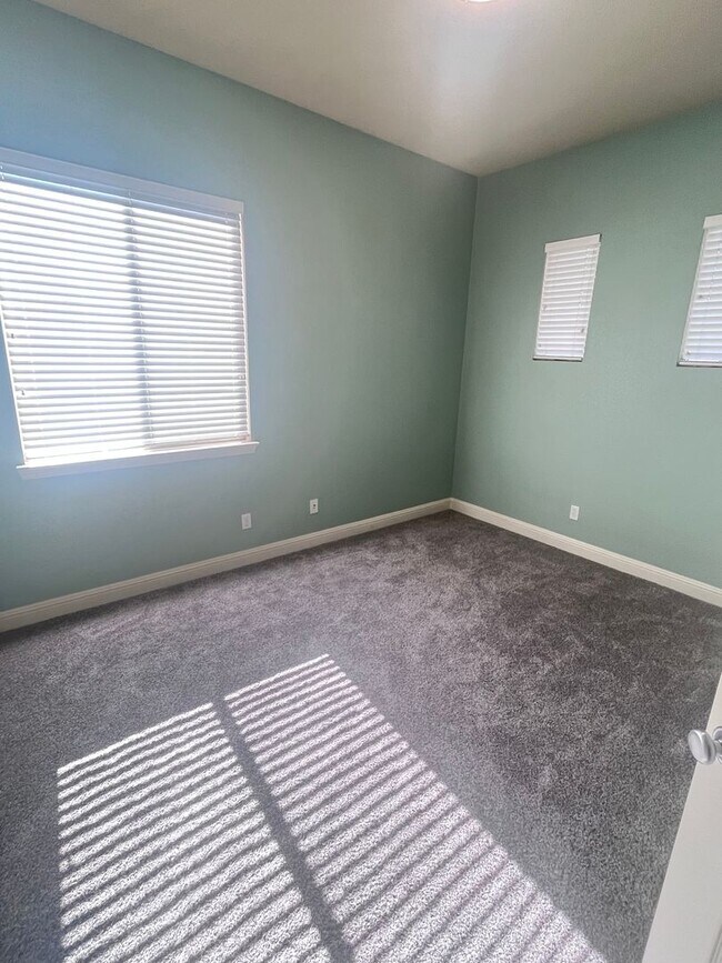 Building Photo - BEAUTIFUL HOME IN ELK GROVE WITH POOL!!