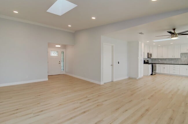 Building Photo - Turnkey Huntington Beach Home with Modern ...