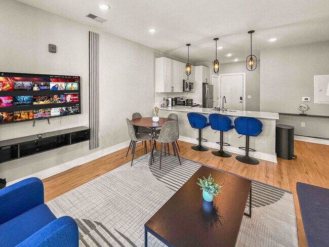 Building Photo - 28 Poplar St