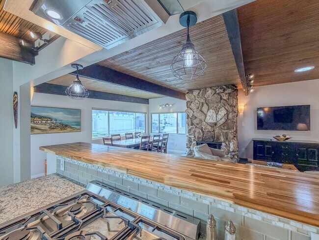 Building Photo - 1327D - The Sea Bum Sanctuary | 2 Bed 2 Ba...