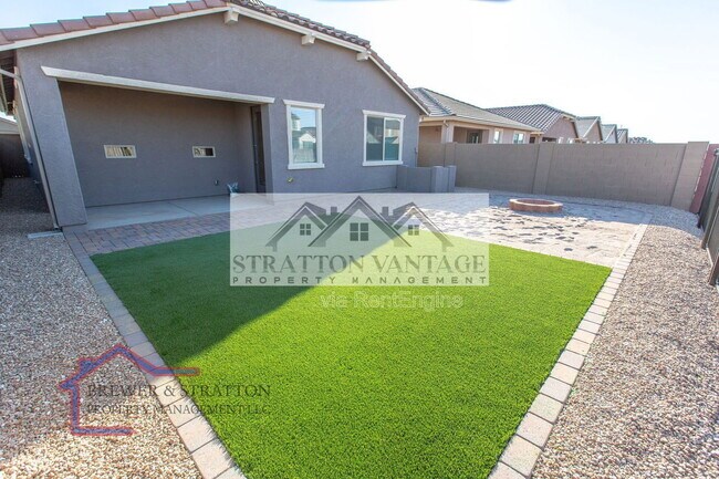 Building Photo - 9638 E Tesla Ave