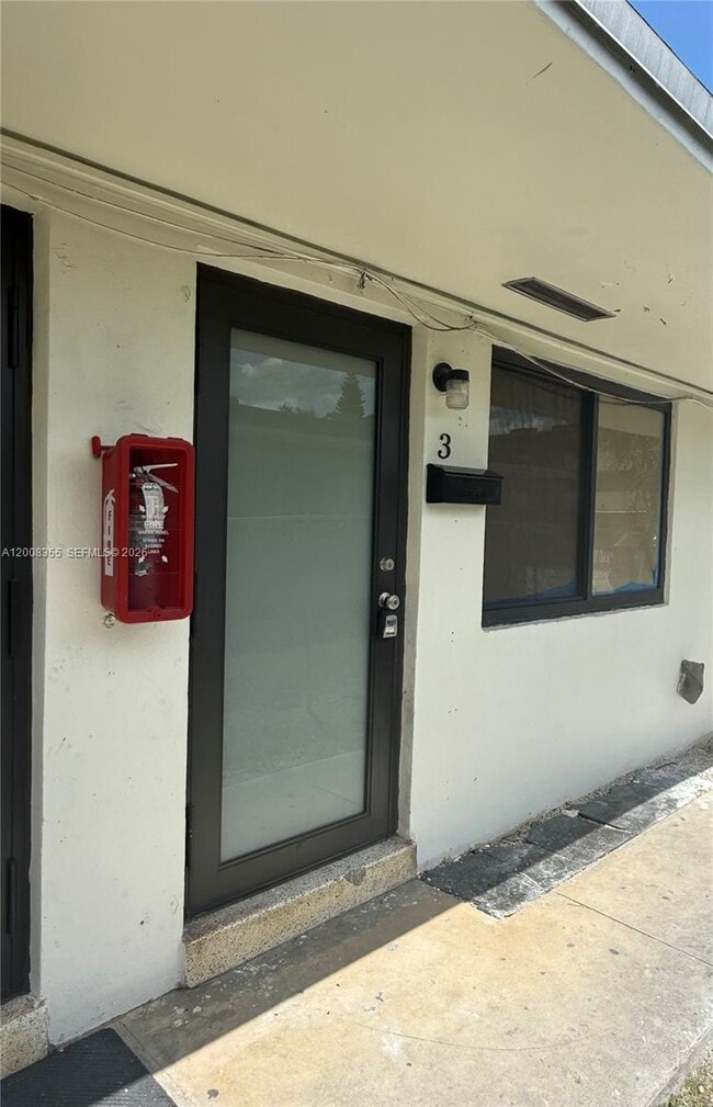 Building Photo - 100 SW 6th St