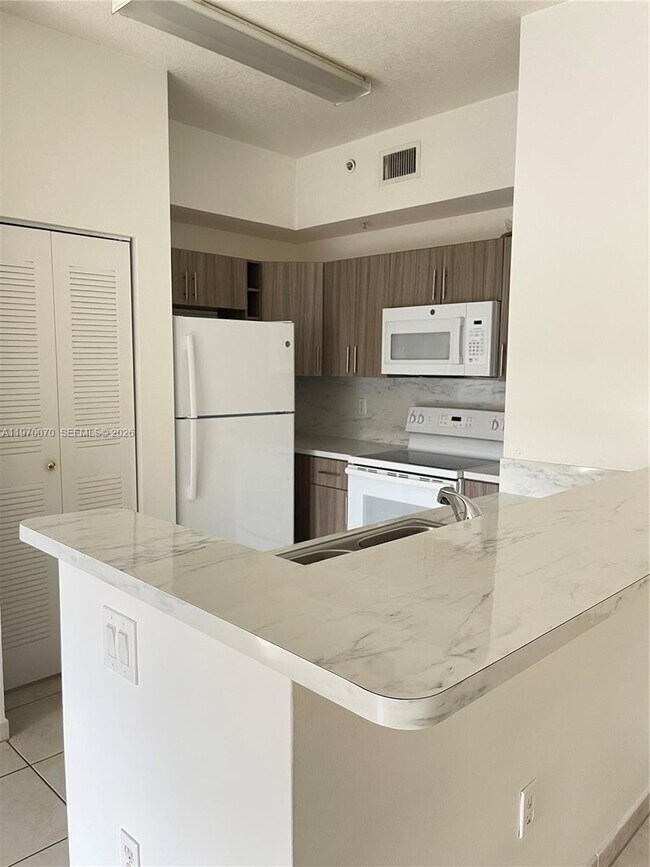 Building Photo - 7240 NW 114th Ave