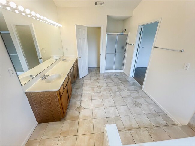 Building Photo - 140 Calborne Ct