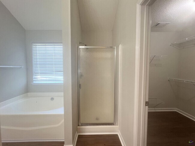 Building Photo - 401 Timberwind Dr