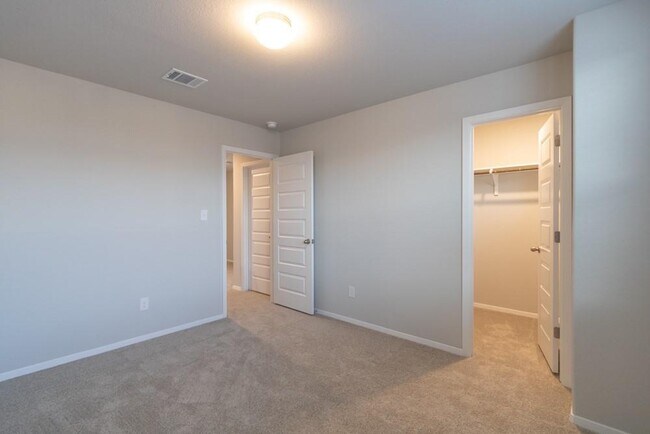 Building Photo - 213 Riverhill Cv