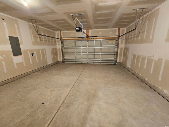 Building Photo - 800 Wapama St