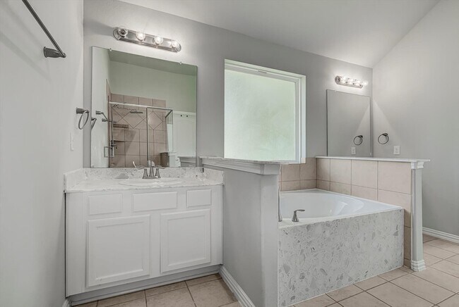 Building Photo - 285 Rd 66121