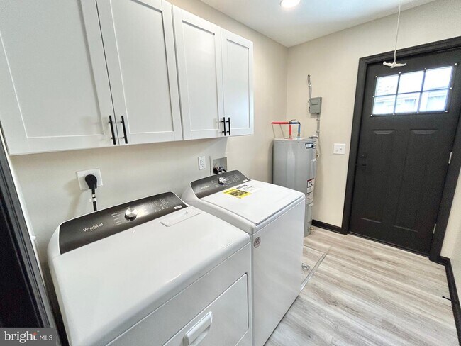 Building Photo - 201 McKinley Ave