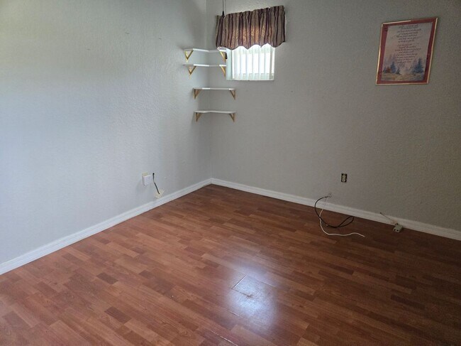 Building Photo - 4870 SW 147 Loop