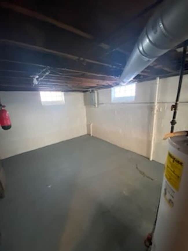 Building Photo - Cozy 3 Bedroom Home