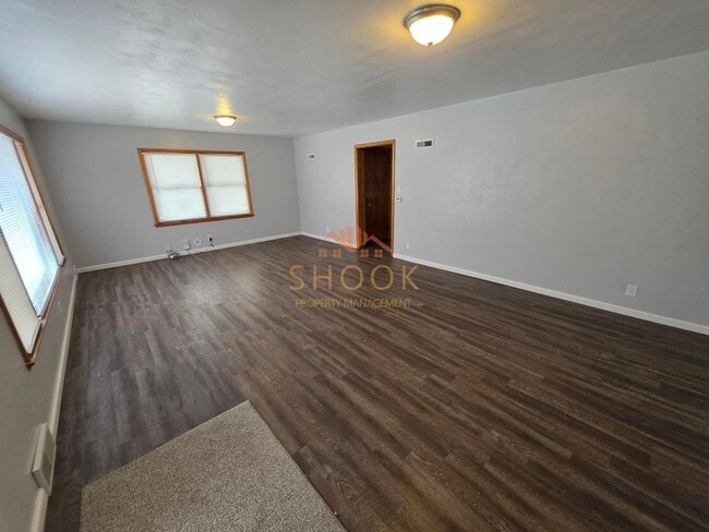 Building Photo - COZY 2 BR HOME NEAR CAMPUS WITH FINISHED B...