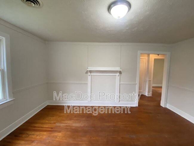 Building Photo - 2312 Oak St