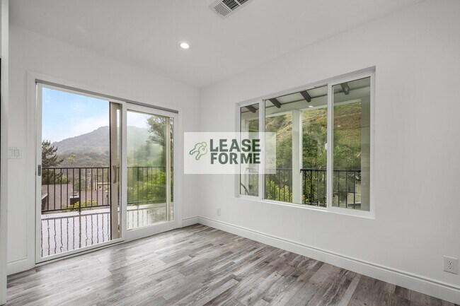 Building Photo - 9848 Portola Dr