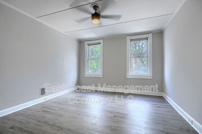 Building Photo - 2107 W Saratoga St