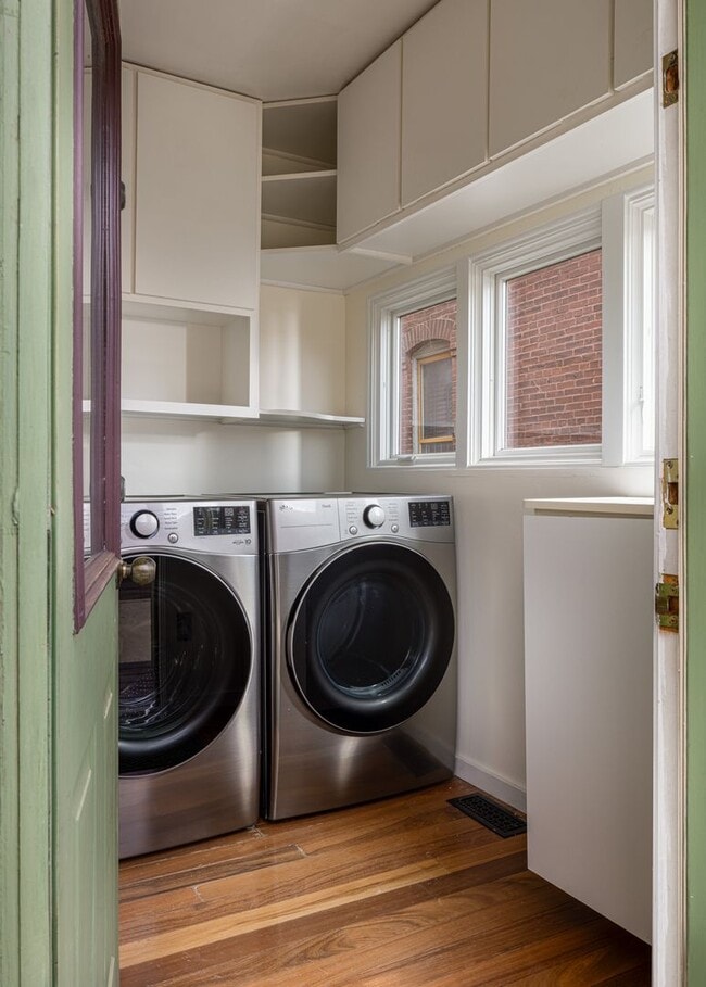 Building Photo - Stunning Union Hill Brownstone with Modern...