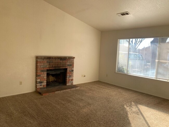 Building Photo - MON390