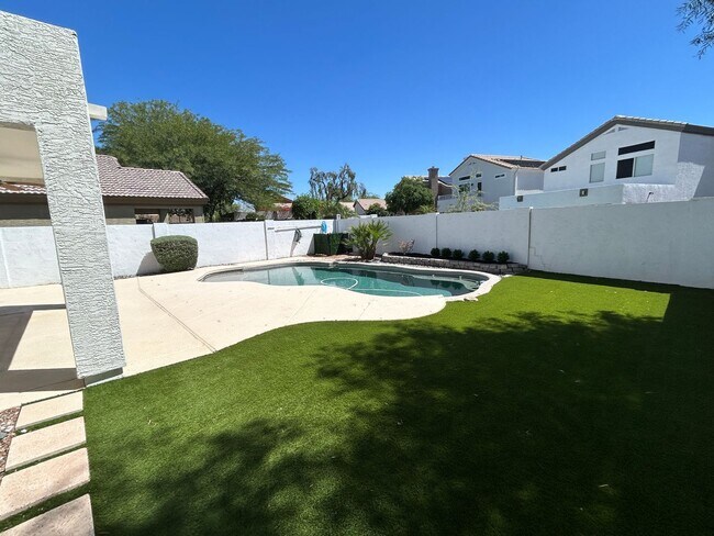 Building Photo - 4447 E Creosote Dr