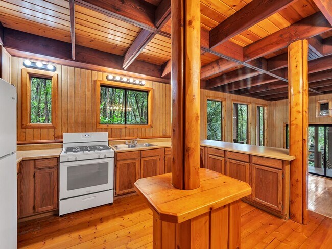Building Photo - 3 bedrooms 2 bathroom with a large Loft for generational living + storage shed