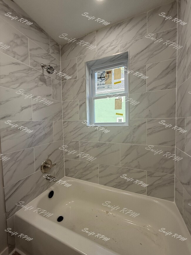 Building Photo - 1034 Oakland Ave