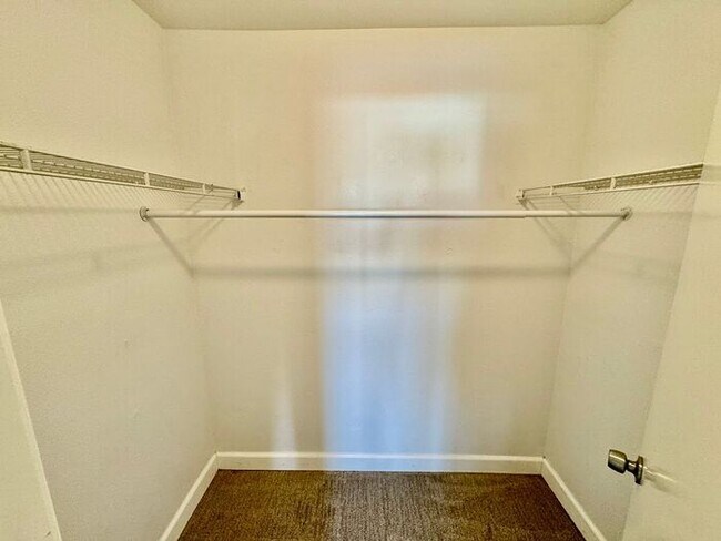 Building Photo - Beautifully Upgraded 2-Bedroom Condo in La Jolla Colony