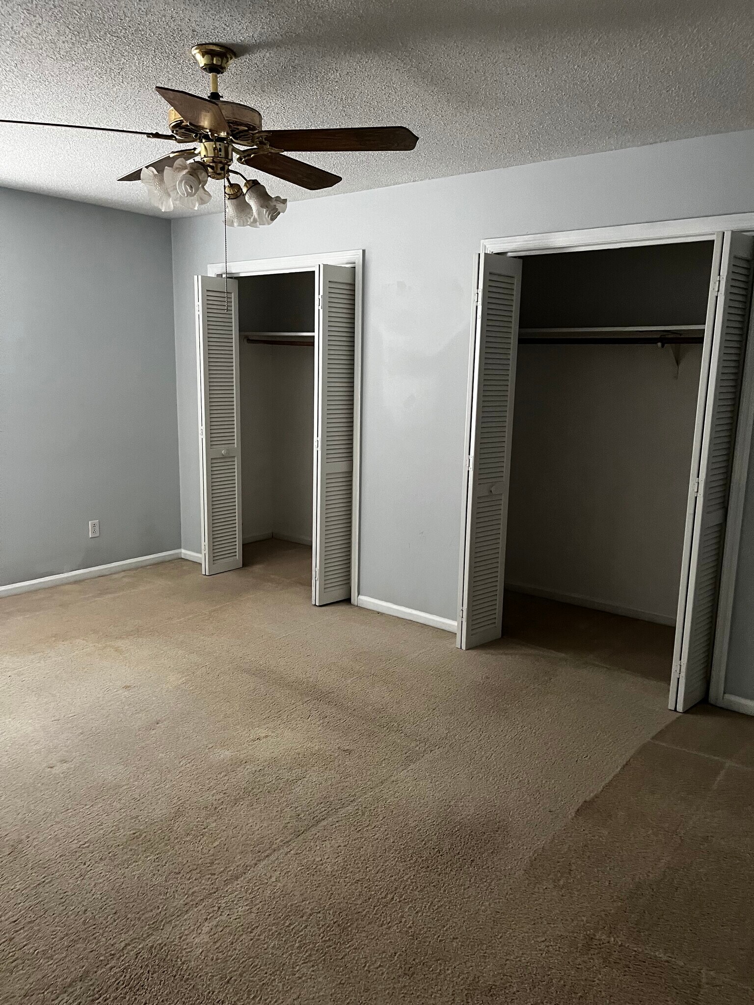 Main Bedroom with double closets and storage closet - 112 Kelly Ct