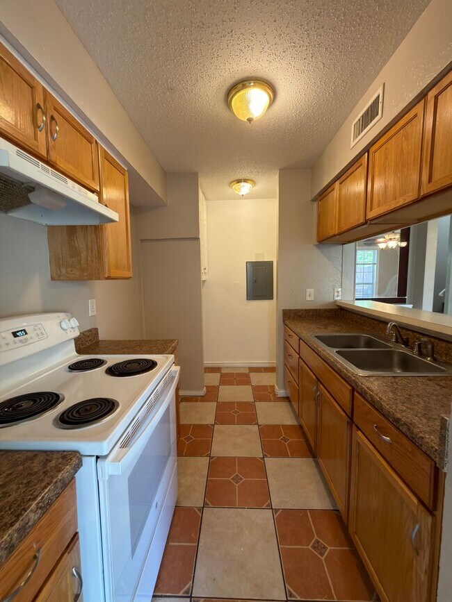 Building Photo - 358 Valley Park Dr