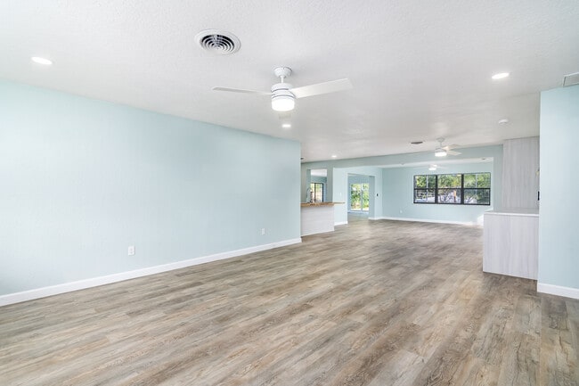 Building Photo - 1 W Point Dr