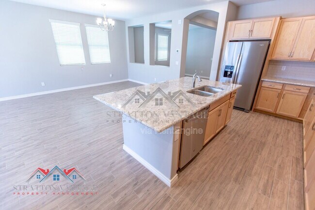 Building Photo - 15243 W Latham St