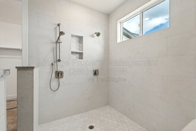 Building Photo - 707 N 1540 E