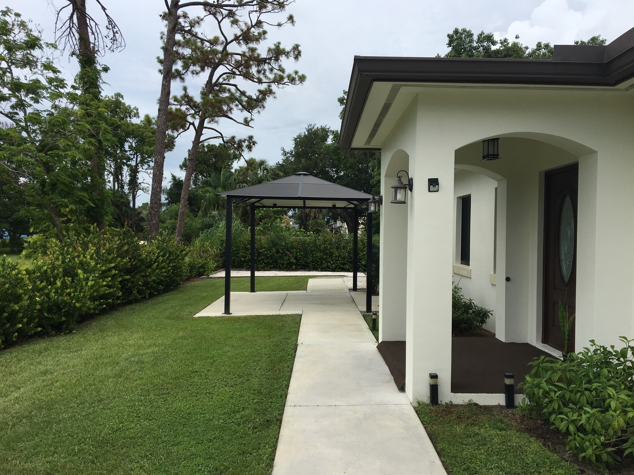 Building Photo - 4412 Vanda Dr
