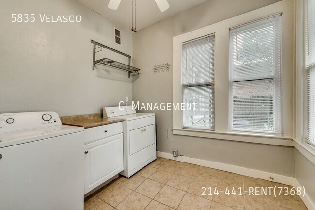 Building Photo - Beautiful Duplex for Rent in the Heart of ...