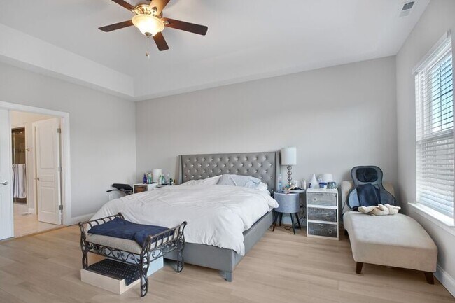 Building Photo - 9366 Alder Dr