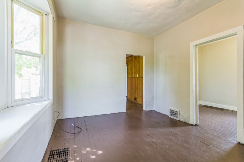 Building Photo - 2116 W Garden St