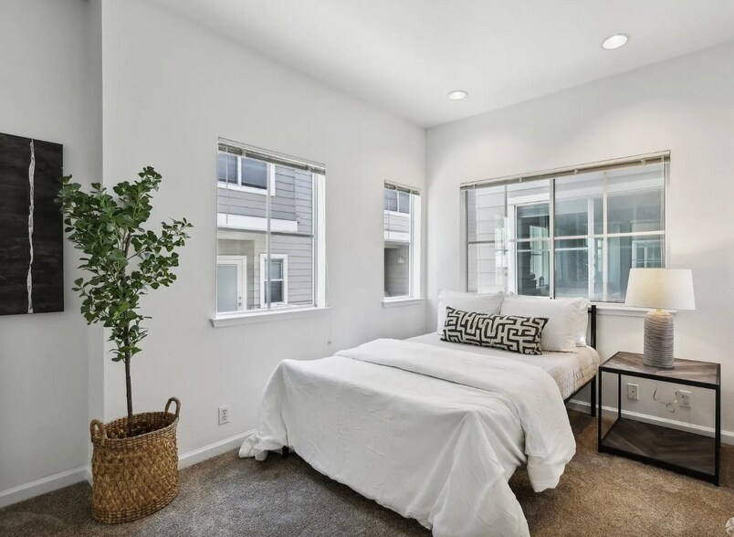 Building Photo - 28 Jennifer Pl