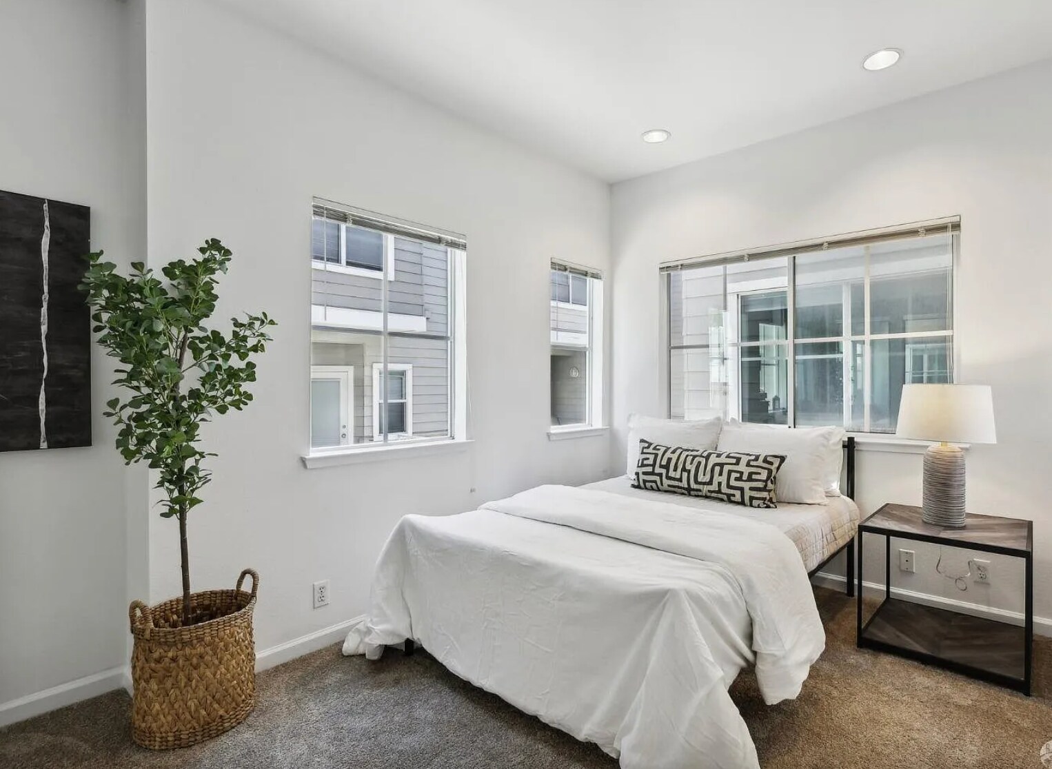 Building Photo - 28 Jennifer Pl