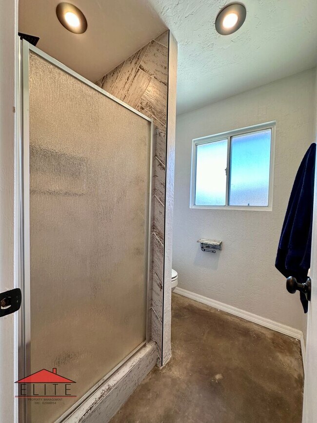 Building Photo - AVAILABLE NOW