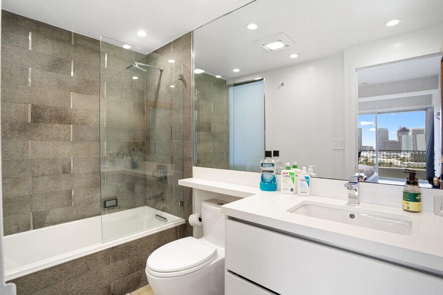 Building Photo - 10501 Wilshire Blvd