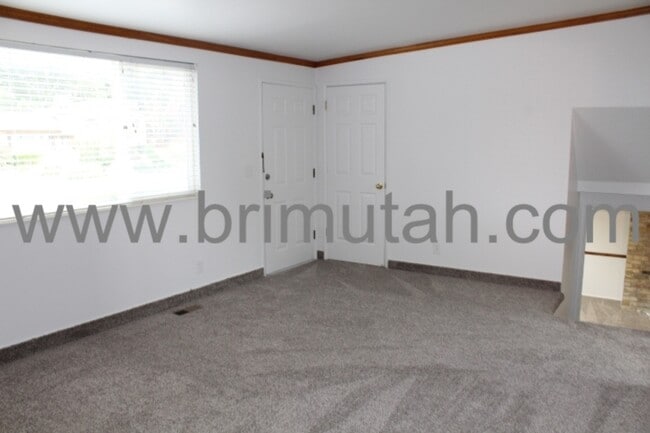 Building Photo - 602 Pioneer Ave