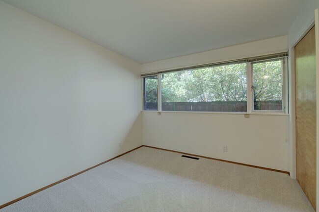 Building Photo - 4Bd/1.75Ba Seattle House