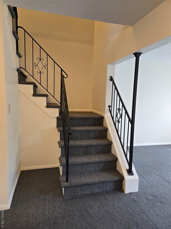 Building Photo - 538 Saracino Dr