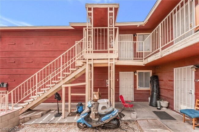 Building Photo - 375 N 15th St