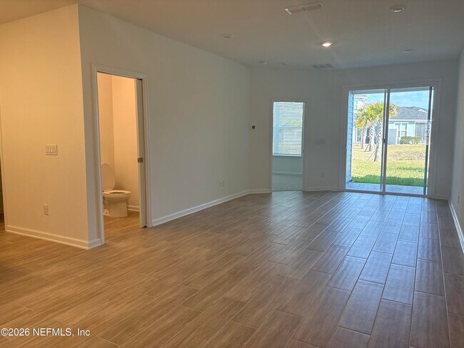 Building Photo - 135 Silver Myrtle Ct