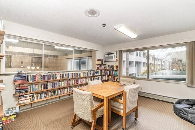 Building Photo - 1601 N Innsbruck Dr