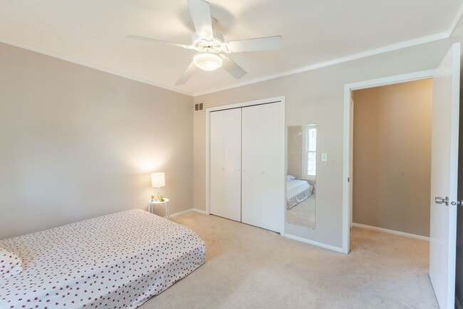 Building Photo - 520 Highland Grove Dr