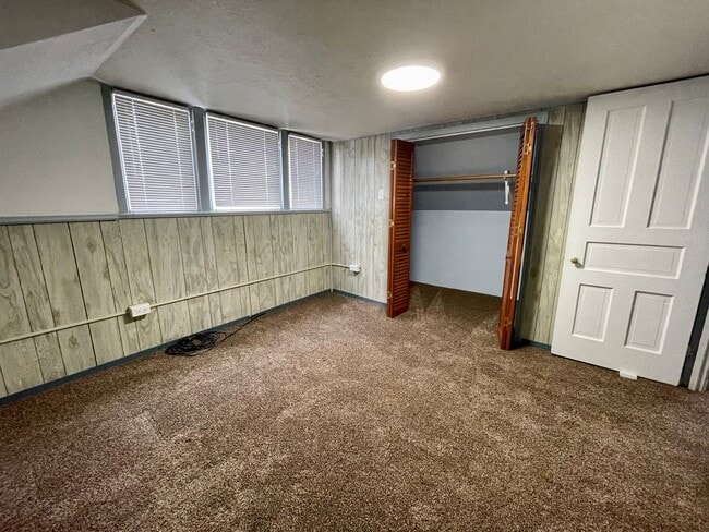 Building Photo - Coraopolis - 2 Bed 2 Bath - Immaculately M...