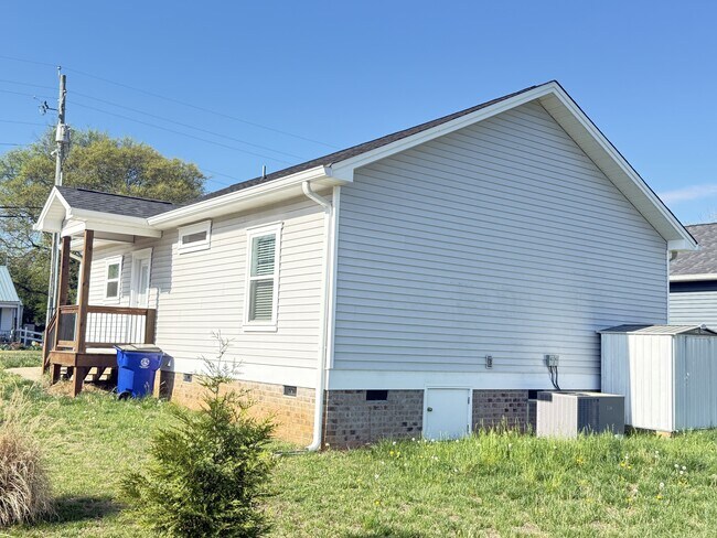 Building Photo - 1112 Phillips St SW